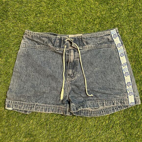 Other Pants - Unionbay Vintage Washed Denim, Floral Trim Shorts